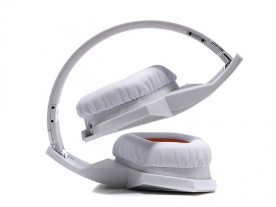 MONSTERとDIESELのコラボヘッドフォンVEKTR On-Ear Headphoneのホワイトカラー発売！